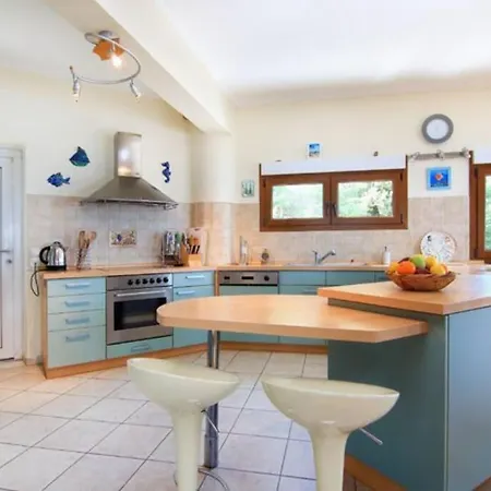 Luxury With Stunning Seaviews And Pool