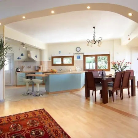 Luxury With Stunning Seaviews And Pool