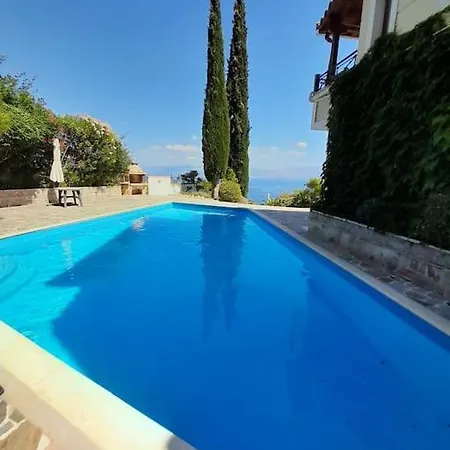 Luxury With Stunning Seaviews And Pool