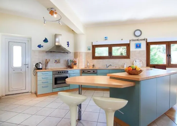 Luxury With Stunning Seaviews And Pool