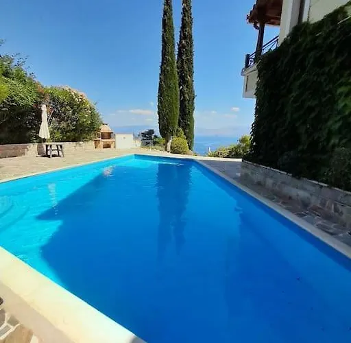 Luxury With Stunning Seaviews And Pool